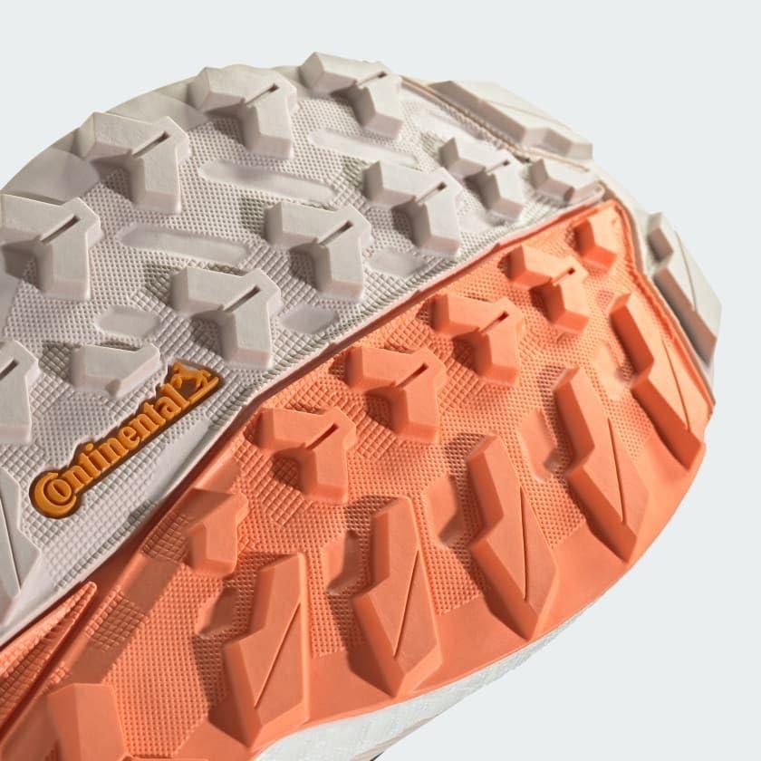 imageadidas Womens Kanadia 2 Trail Running ShoeOlive StrataPreloved FigAmber Tint