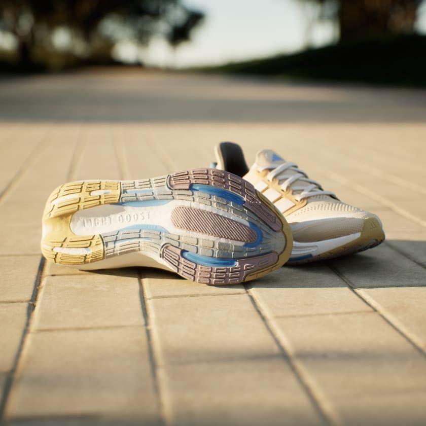 imageadidas Womens Ultraboost 23 SneakerCrystal SandPreloved FigBlue Burst